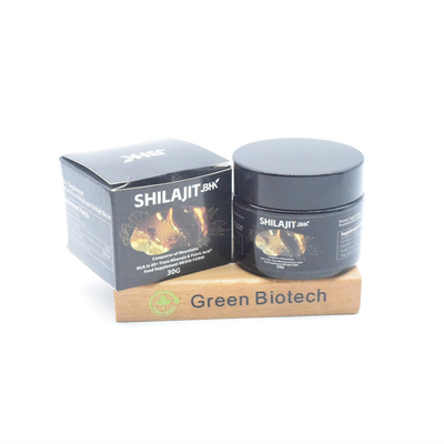Natürliche Pflanze extrahiert reines Himalaya-Shilajit-Harz in einem Glas